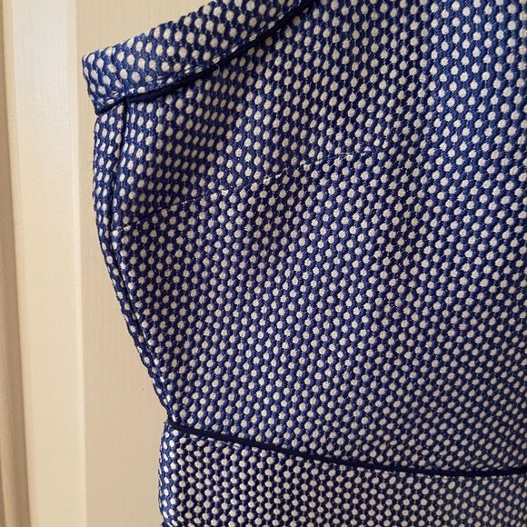 Like New BANANA REPUBLIC Patterned Top Size 6 Petite - Picture 3 of 5